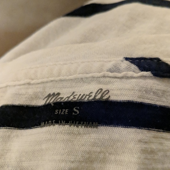 Madewell Women’s Short Sleeve V-Neck Navy and White Stripe Tee Shirt Size Small - Picture 5 of 5
